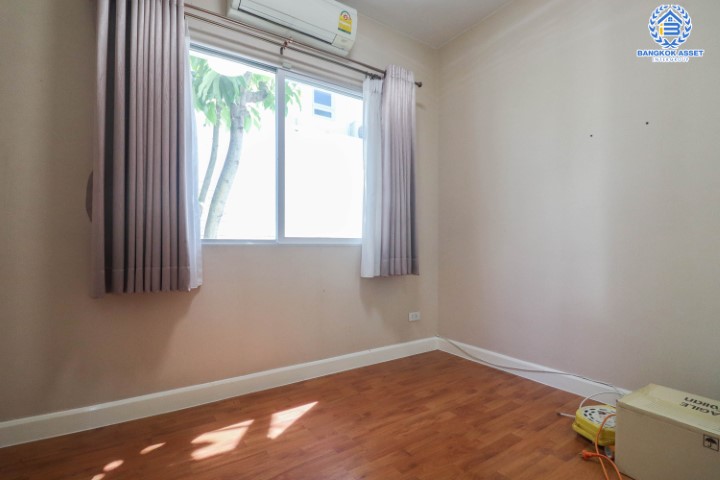 *****บ้านเดี่ยวมือสองนนทบุรี หมู่บ้าน ไลฟ์บางกอกบูเลอวาร์ด พระราม5 หลังมุม วิวสวน หน้าบ้านไม่ชนใคร จากแบรนด์ SC ASSET ฟังก์ชัน 3ห้องนอน 3 ห้องน้ำ 2 ที่จอดรถ พร้อมเฟอร์นิเจอร์บิวท์อินทั้งหลัง รองรับครอบครัวใหญ่  บนที่สุดแห่งทำเล เพียง 5 นาทีจาก MRT สถานีแยกติวานนท์ เชื่อมต่อทุกความลงตัวสู่ชีวิตสมบูรณ์แบบใกล้ถนนนครอินทร์ ถนนราชพฤกษ์ เดินทางสะดวกเหมือนอยู่ในเมือง